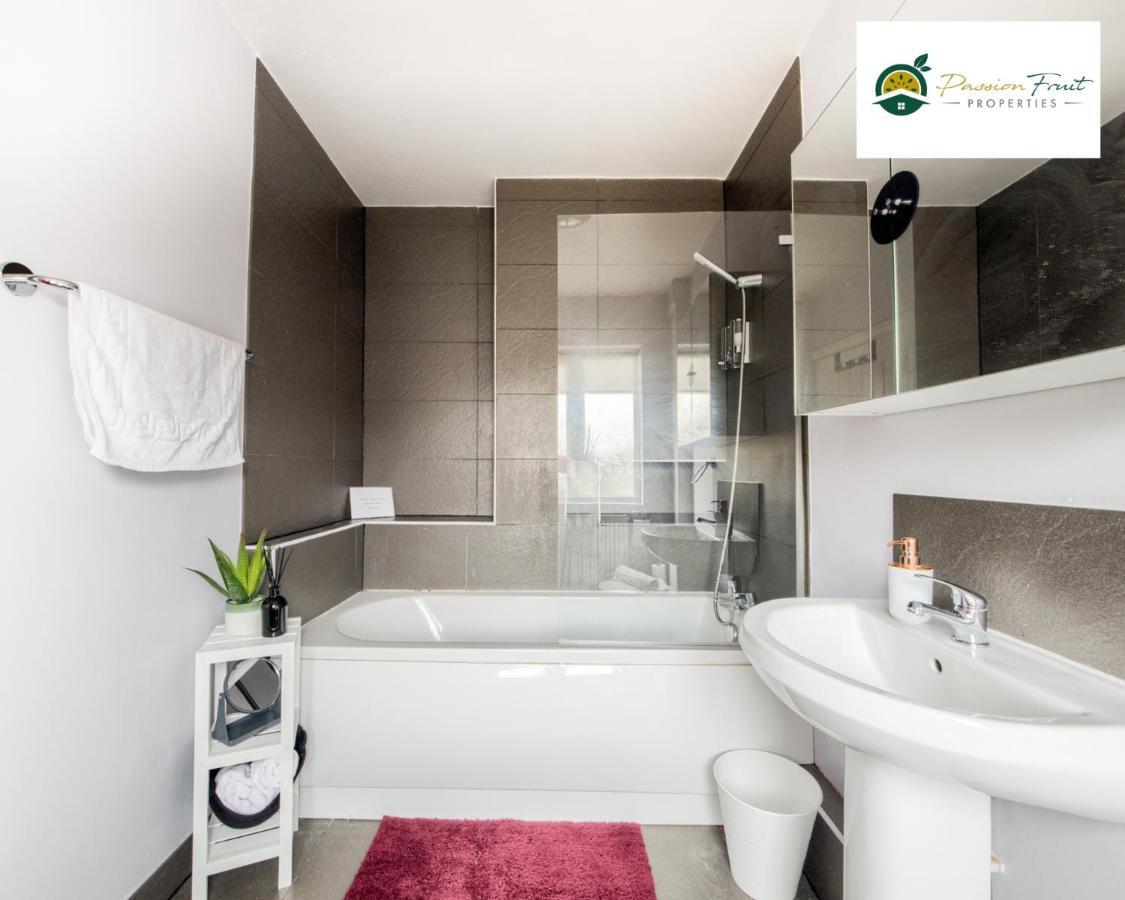 3 Bedroom House With 5 Beds House By Passionfruit Properties Near Coventry City Centre - Bcc Dış mekan fotoğraf